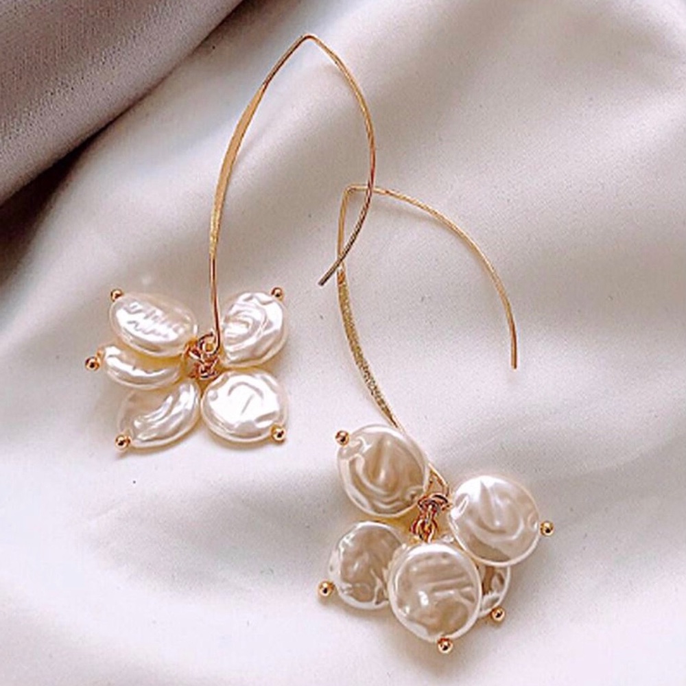 Anthropologie “Freshwater Pearl Disc Cluster” Elongated Open Loop Gold Wire Hoop - Picture 7 of 16